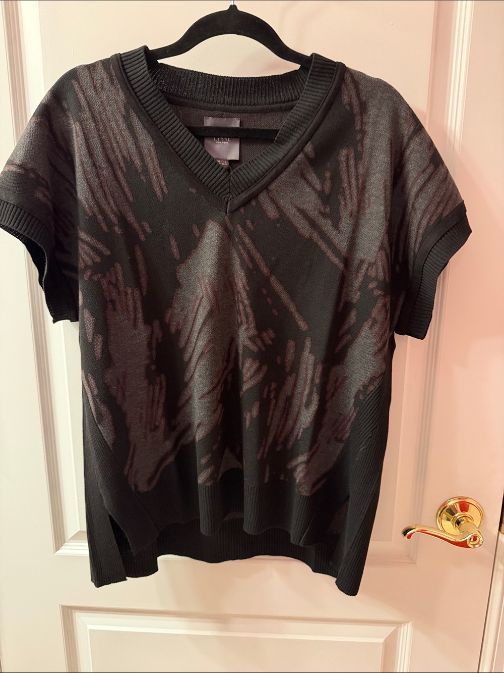 Lysse Black and Charcoal Short-Sleeve V-Neck Sweater